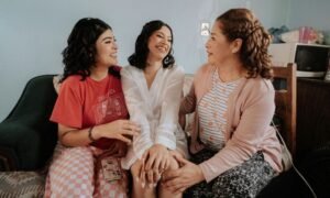 Cara Salaman Yang Benar dan Tata Cara Adat Bersalaman